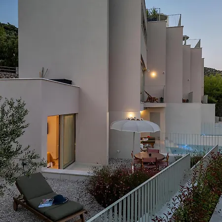 Vista Divina - Semi Detached By Irundo Zavala