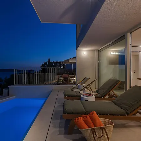 Vista Divina - Semi Detached By Irundo